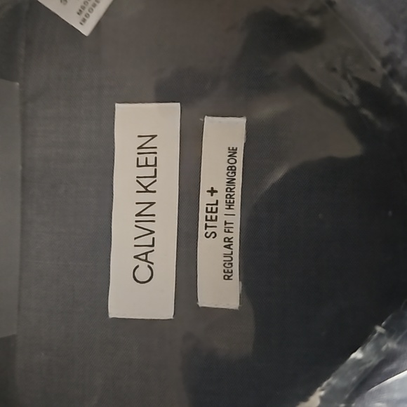 Calvin Klein Mens Herringbone Dress Shirt.BRAND NEW IN ORIGINAL PACKAGING!! - Picture 2 of 4